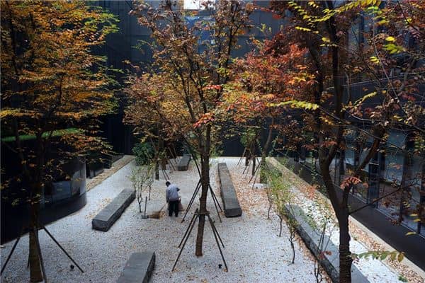 梦见别人扫地是什么意思 梦见别人扫地是什么意思