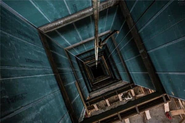 梦见电梯坠落是什么预兆 梦见电梯坠落是什么预兆