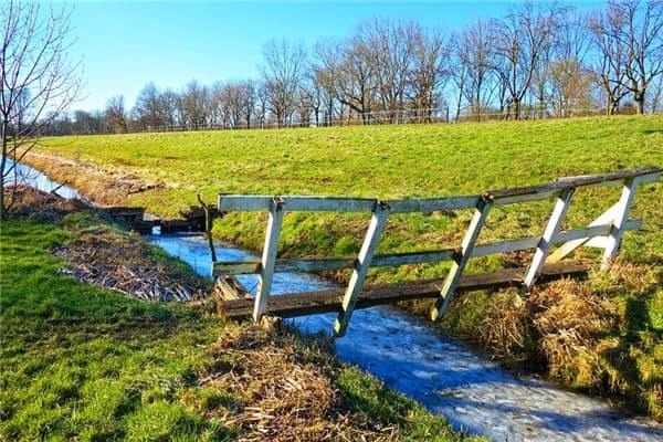 梦见水沟流水是什么意思 梦见水沟流水是什么意思
