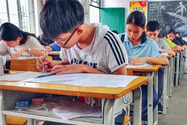 梦见考试紧张是什么意思 梦见考试紧张是什么意思