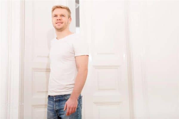 梦见男人进屋是什么意思 梦见男人进屋是什么意思