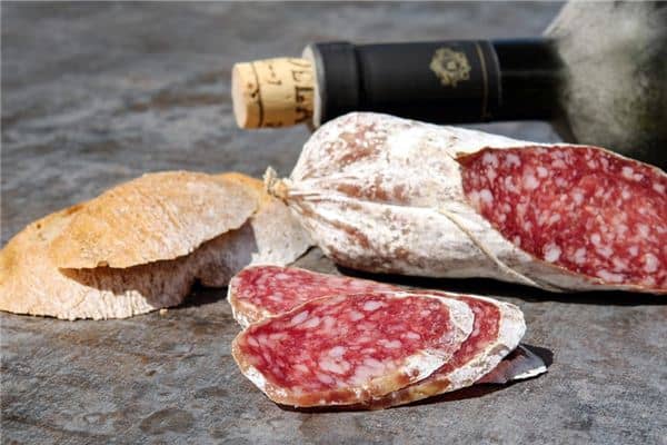 梦见吃死人肉是什么意思 梦见吃死人肉是什么意思