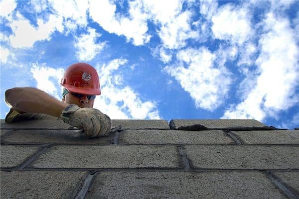 梦见别人磊墙是什么意思 梦见别人磊墙是什么意思