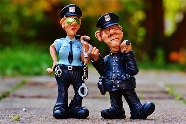 梦见警察和枪是什么意思 梦见警察和枪是什么意思