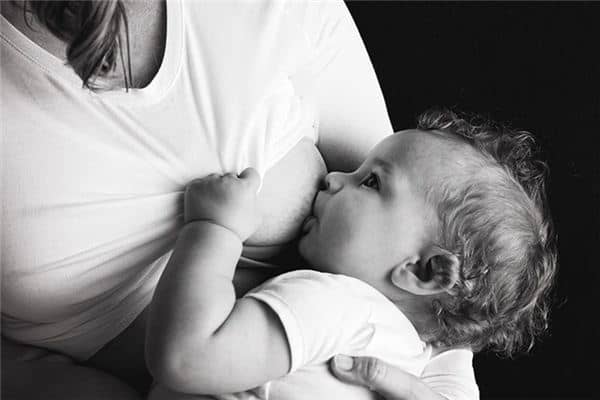 梦见奶水直流是什么意思 梦见奶水直流是什么意思