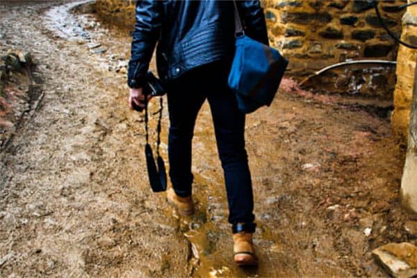 梦见赤脚走泥路 梦见赤脚走泥路