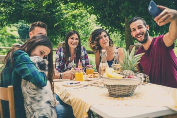 梦到和同学一起吃饭 梦到和同学一起吃饭