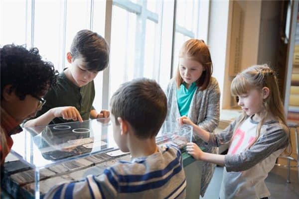 梦见异性同学是什么意思 梦见异性同学是什么意思