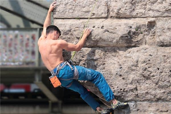 梦见飞檐走壁是什么意思 梦见飞檐走壁是什么意思