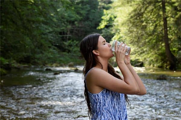 梦见口特别渴是什么意思 梦见口特别渴是什么意思