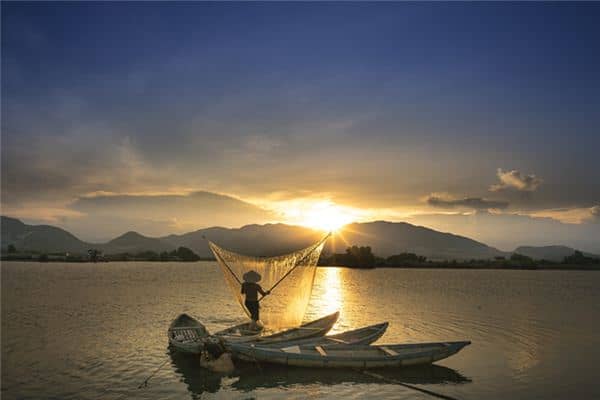 梦见用网捕鱼是什么意思