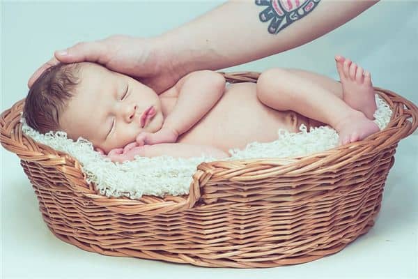 梦见接生男孩是什么意思 梦见接生男孩是什么意思