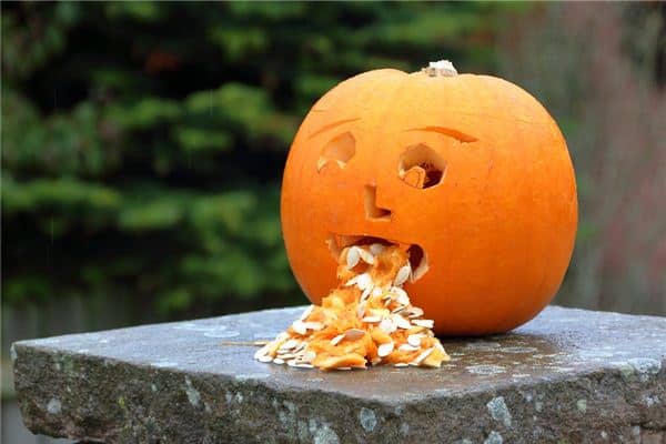 梦见口吐异物是什么意思 梦见口吐异物是什么意思