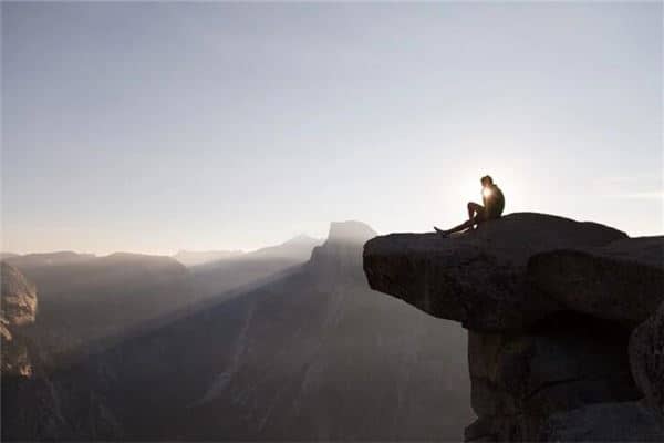 梦见亲人失足坠崖是什么意思