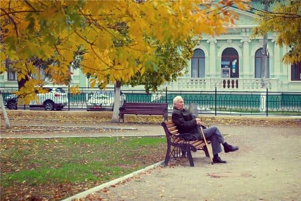 梦见死去的老人是什么意思