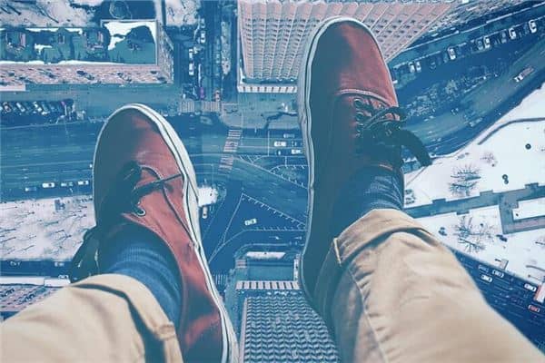 梦见有人坠楼是什么意思