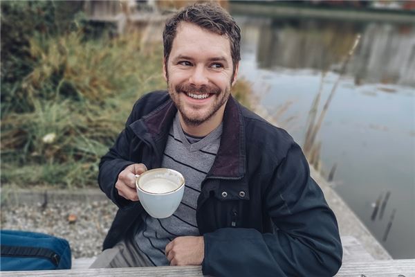 梦见死人笑是什么意思