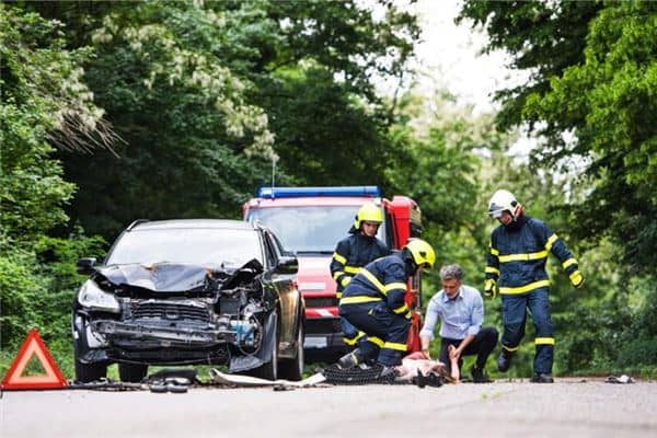 梦见自己出车祸受伤是什么意思