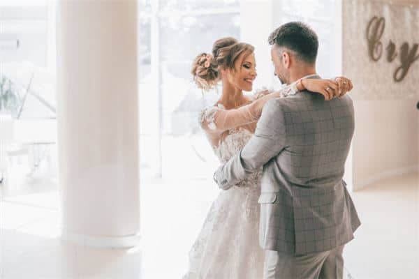 梦见朋友结婚是什么意思