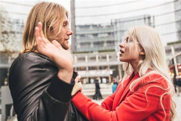 梦见跟熟人吵架是什么意思