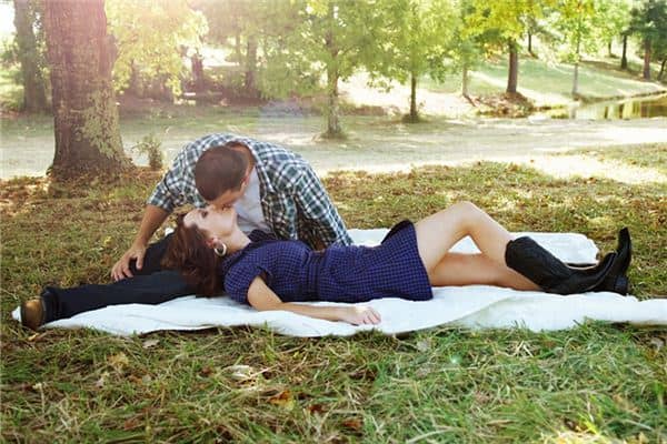 梦见自己跟人接吻是什么意思