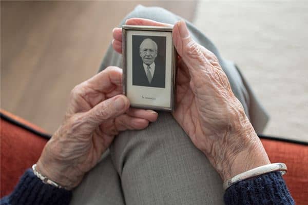 梦见去世的外公是什么意思