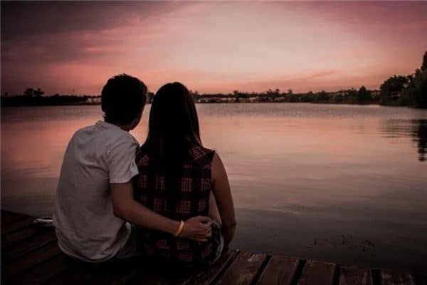 梦见丈夫的头被打流血是什么意思