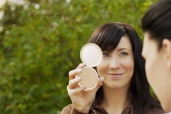 梦见自己照镜子是什么意思