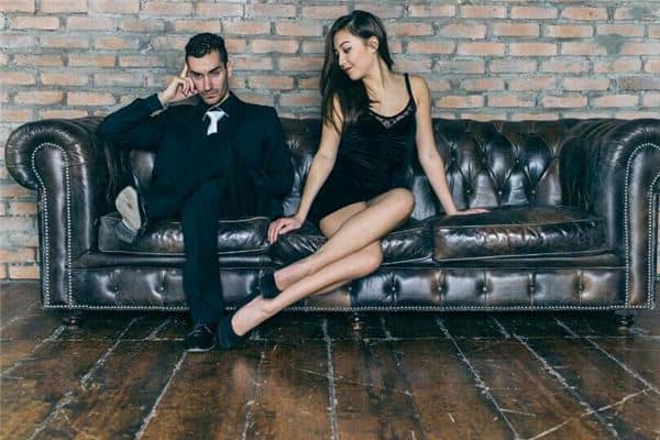 梦见自己和熟人出轨是什么意思