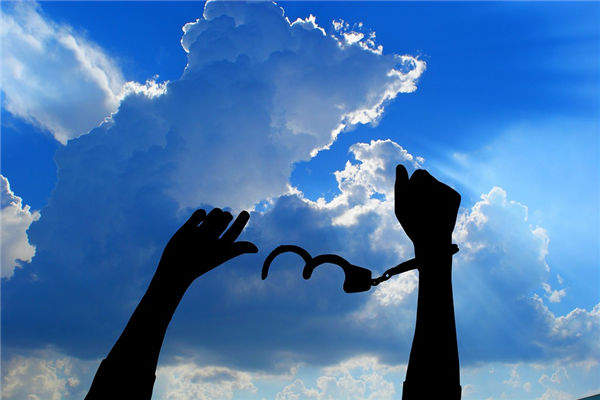 梦见被人抓是什么意思