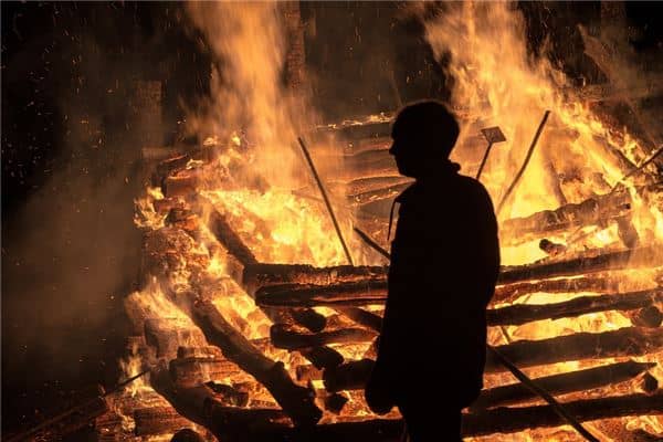 梦见自己被火烧伤是什么意思