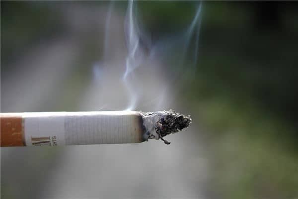 梦见别人抽烟是什么意思