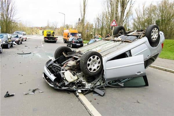 梦见车祸人没事是什么意思
