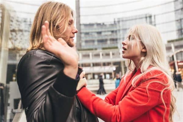 梦见和熟人男的吵架是什么意思