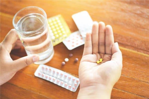 梦见亲人喝药自尽是什么意思