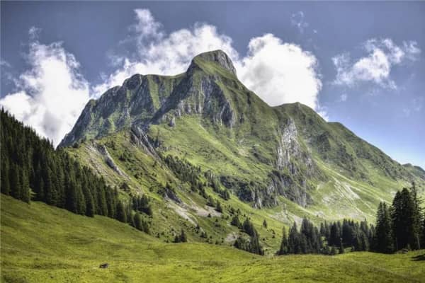 梦见抬头仰望巨高的山是什么意思