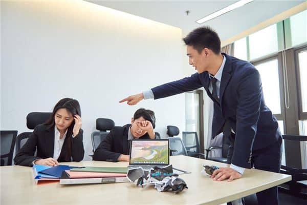 梦见和同事吵架是什么意思
