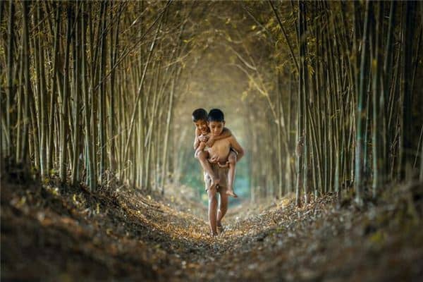 梦见背着弟弟走路是什么意思