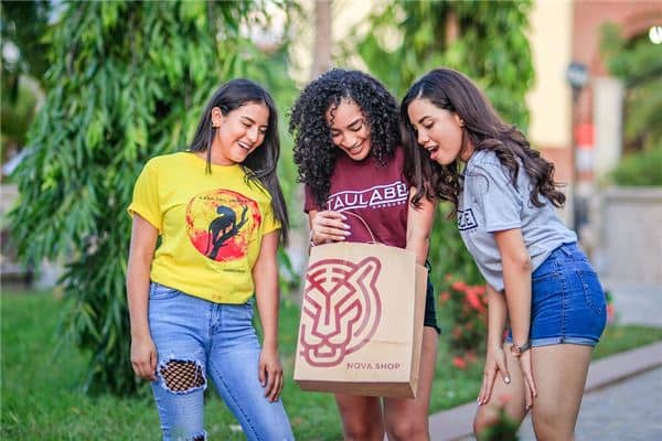 梦见原单位同事是什么意思