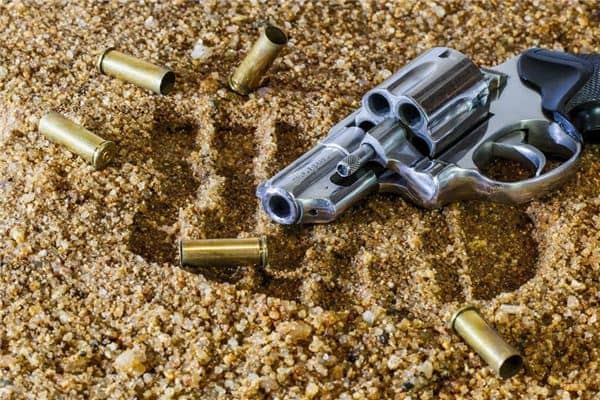 梦见自己得一把枪是什么意思