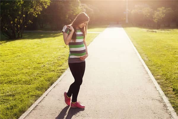梦见已婚女人自己怀孕是什么意思