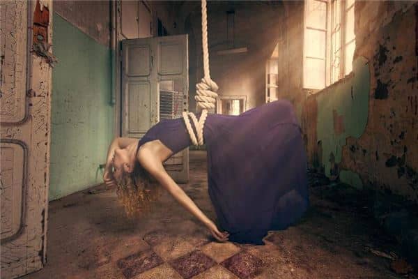 梦见有人上吊是什么意思