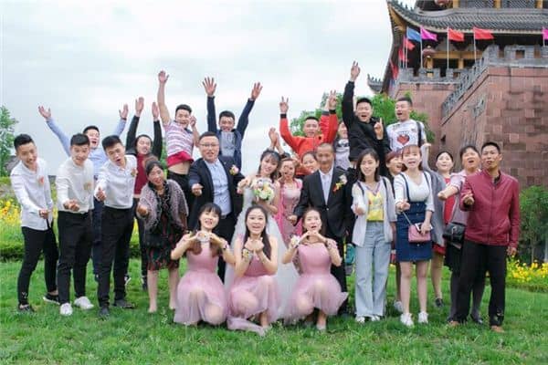 梦见家里有人结婚是什么意思