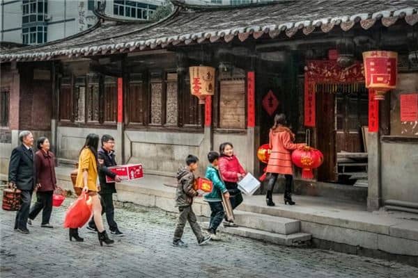 梦见远方亲人来家是什么意思