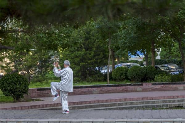 梦见去世的老人是什么意思