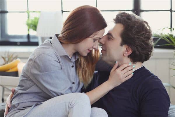 梦见看别人做受是什么意思