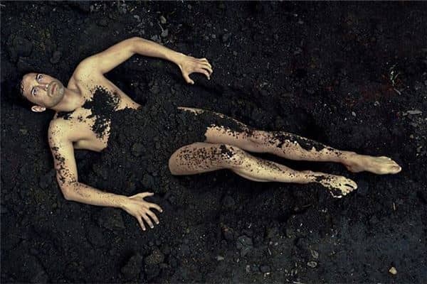 梦见自己老公光全身是什么意思