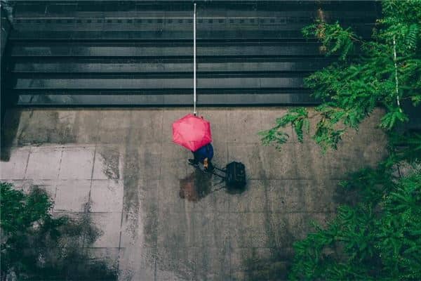 梦见陌生人闯进家里是什么意思