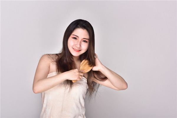 梦见自己掉了很多头发是什么意思