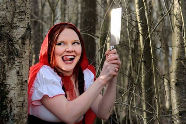 梦见自己拿刀砍人是什么意思